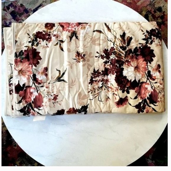 Martha Stewart Gilded Floral Velvet Quilted Throw Blanket 50” x 60” NWT - Picture 3 of 4